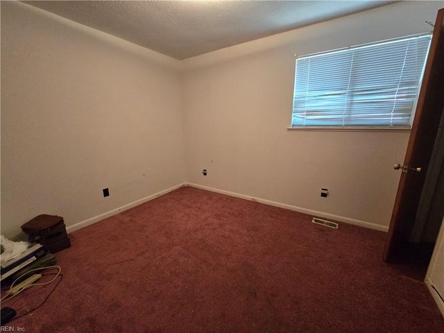 716 Tanbark DR, Newport News, VA 23601