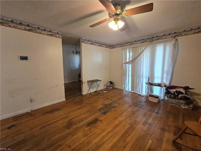 716 Tanbark DR, Newport News, VA 23601