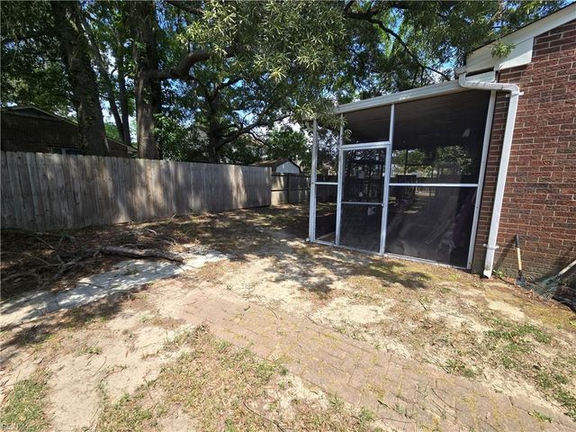 716 Tanbark DR, Newport News, VA 23601