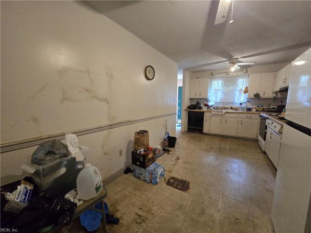 716 Tanbark DR, Newport News, VA 23601