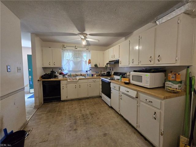 716 Tanbark DR, Newport News, VA 23601