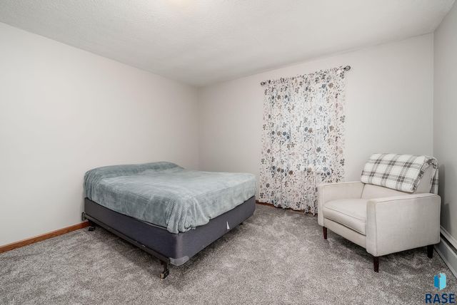 825 S Willow Ave Avenue, Sioux Falls, SD 57104