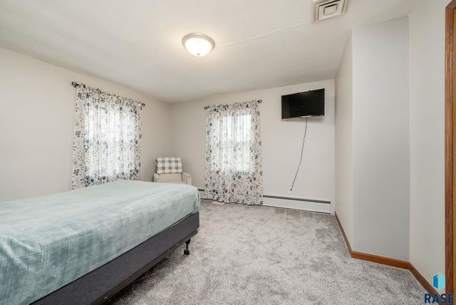 825 S Willow Ave Avenue, Sioux Falls, SD 57104