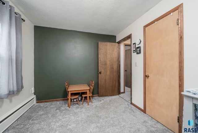 825 S Willow Ave Avenue, Sioux Falls, SD 57104