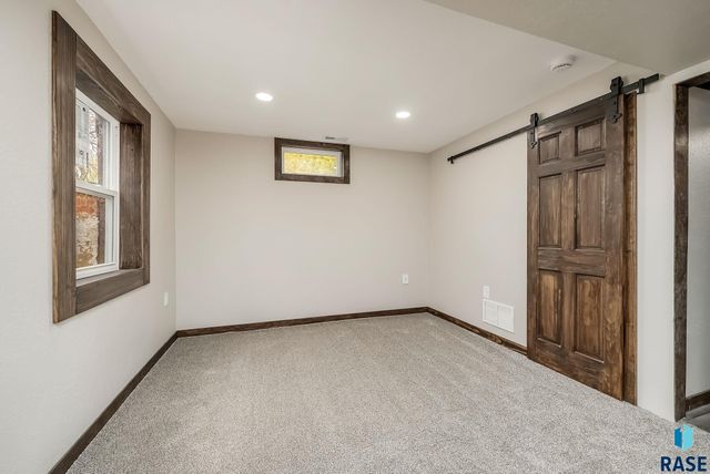 825 S Willow Ave Avenue, Sioux Falls, SD 57104