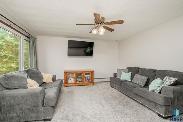 825 S Willow Ave Avenue, Sioux Falls, SD 57104