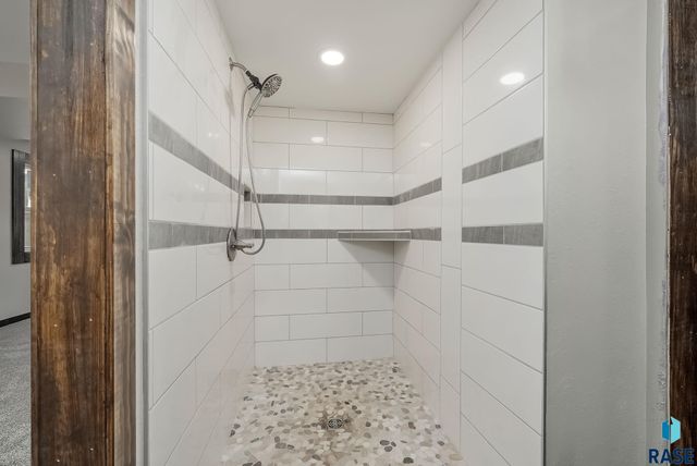 825 S Willow Ave Avenue, Sioux Falls, SD 57104