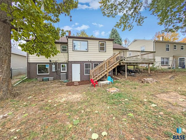 825 S Willow Ave Avenue, Sioux Falls, SD 57104