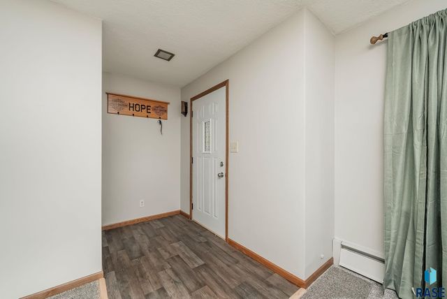 825 S Willow Ave Avenue, Sioux Falls, SD 57104