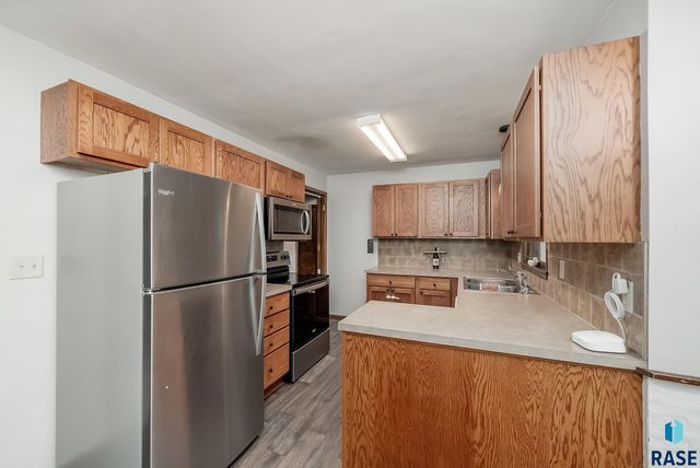 825 S Willow Ave Avenue, Sioux Falls, SD 57104