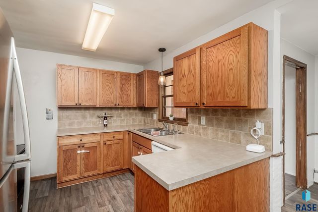 825 S Willow Ave Avenue, Sioux Falls, SD 57104