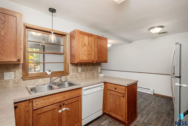 825 S Willow Ave Avenue, Sioux Falls, SD 57104