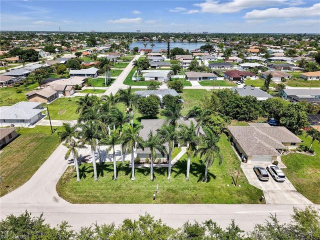 305 16th PL, Cape Coral, FL 33990