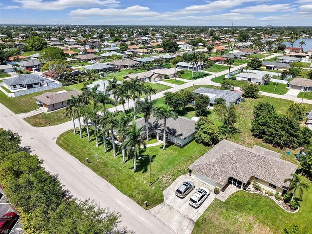 305 16th PL, Cape Coral, FL 33990