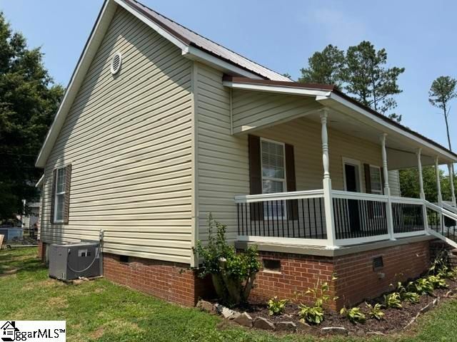 213 Magnolia Street, Clinton, SC 29325
