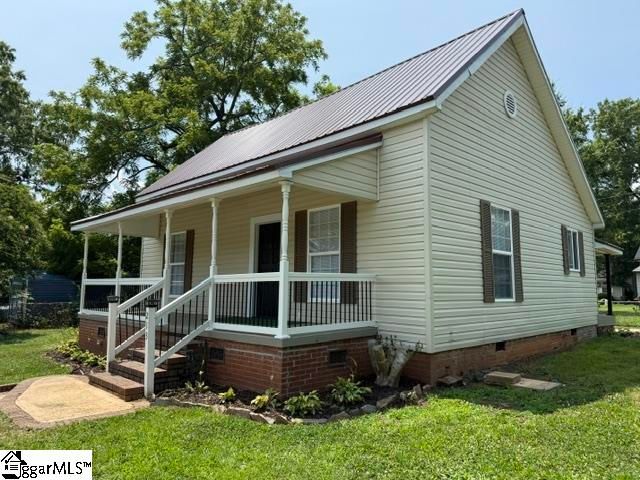 213 Magnolia Street, Clinton, SC 29325