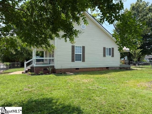 213 Magnolia Street, Clinton, SC 29325