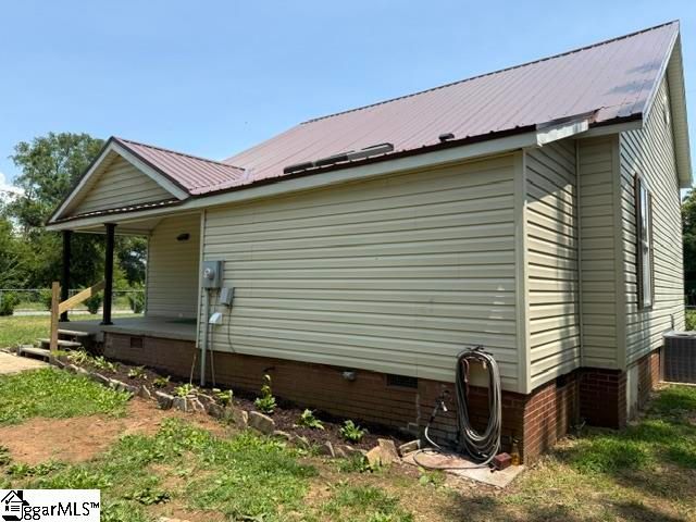 213 Magnolia Street, Clinton, SC 29325