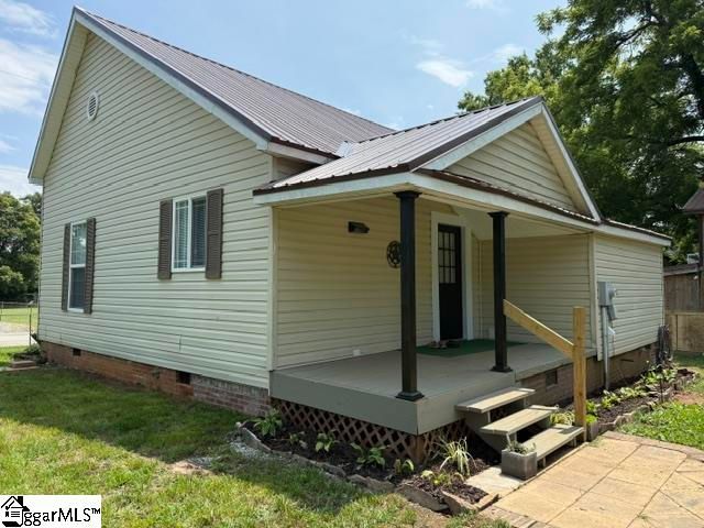 213 Magnolia Street, Clinton, SC 29325