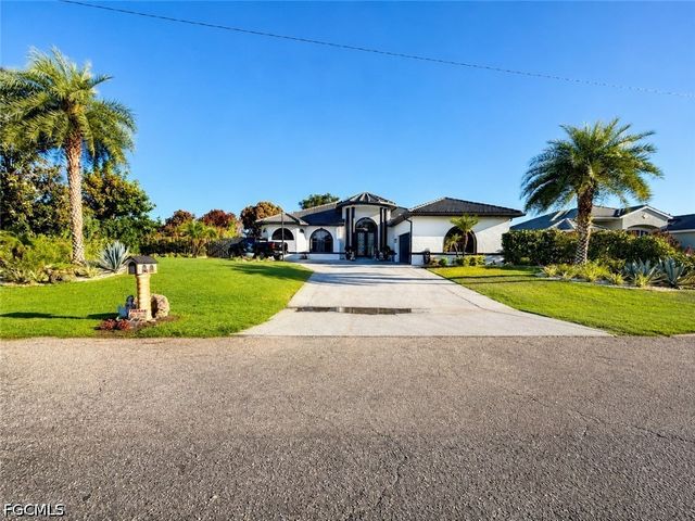 1204 E 4th ST, Lehigh Acres, FL 33936