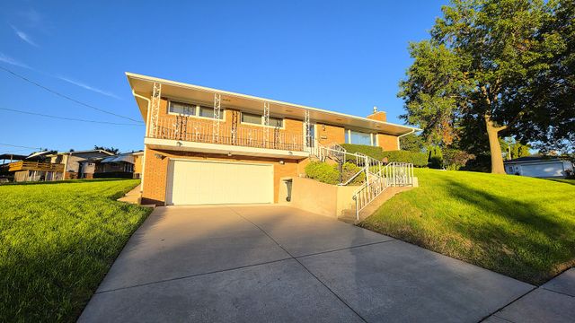 2214 W Hayes Street, Davenport, IA 52804