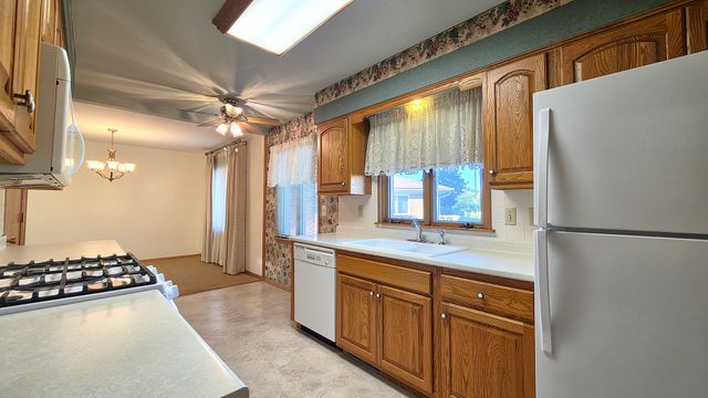 2214 W Hayes Street, Davenport, IA 52804