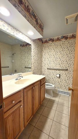 2214 W Hayes Street, Davenport, IA 52804