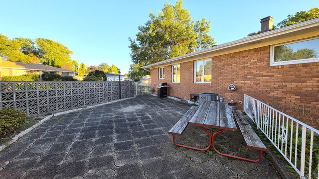 2214 W Hayes Street, Davenport, IA 52804