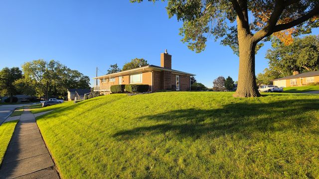 2214 W Hayes Street, Davenport, IA 52804