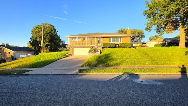 2214 W Hayes Street, Davenport, IA 52804