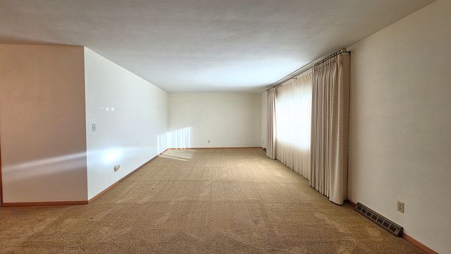 2214 W Hayes Street, Davenport, IA 52804