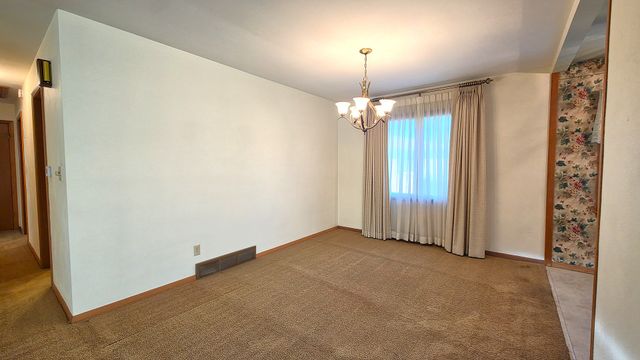 2214 W Hayes Street, Davenport, IA 52804