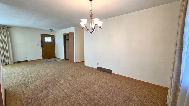 2214 W Hayes Street, Davenport, IA 52804