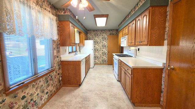 2214 W Hayes Street, Davenport, IA 52804