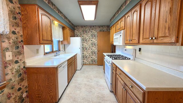 2214 W Hayes Street, Davenport, IA 52804