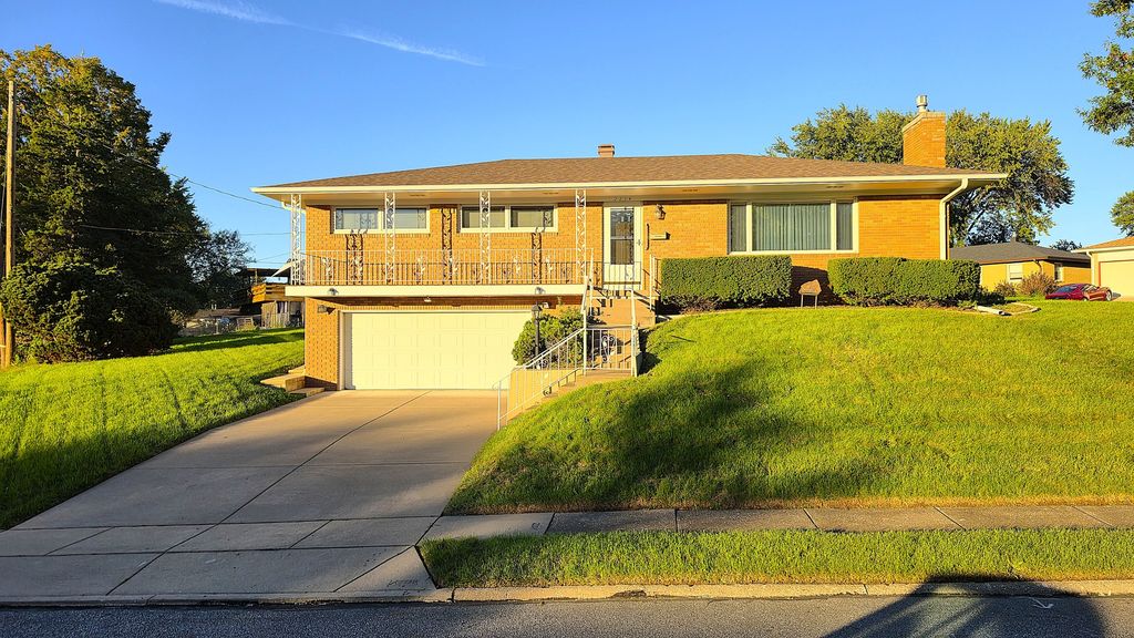 2214 W Hayes Street, Davenport, IA 52804
