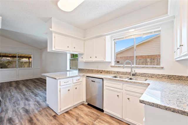 2906 Heatherwood Drive, Baytown, TX 77521