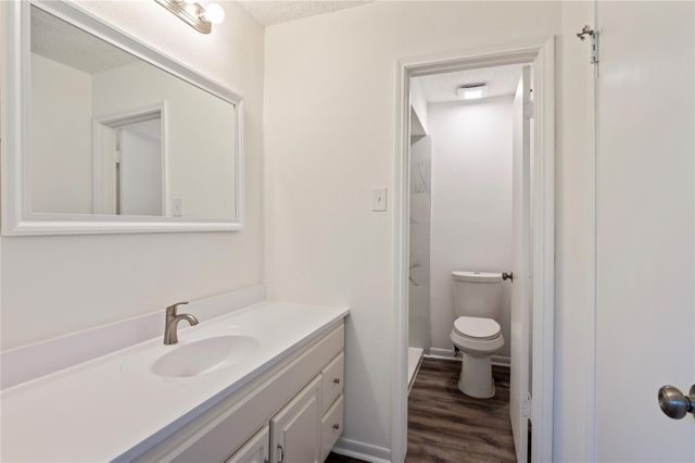 2906 Heatherwood Drive, Baytown, TX 77521