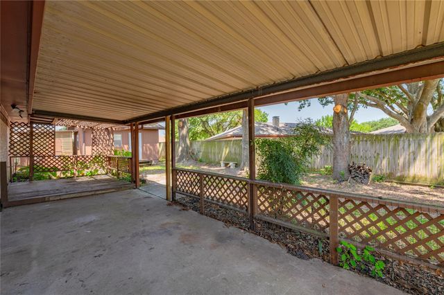 2906 Heatherwood Drive, Baytown, TX 77521