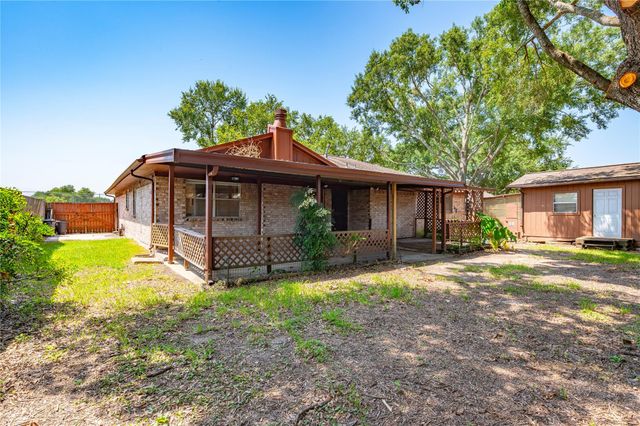 2906 Heatherwood Drive, Baytown, TX 77521