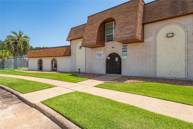 2906 Heatherwood Drive, Baytown, TX 77521