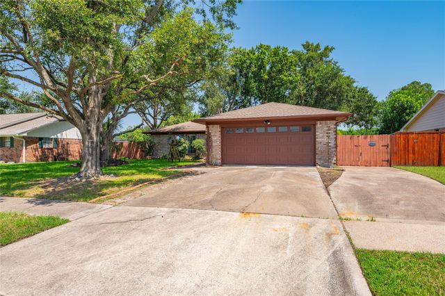 2906 Heatherwood Drive, Baytown, TX 77521