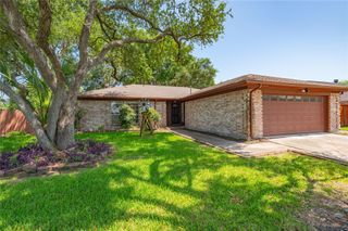 2906 Heatherwood Drive, Baytown, TX 77521