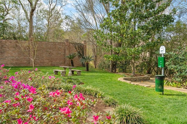 2238 S Piney Point Road 102, Houston, TX 77063