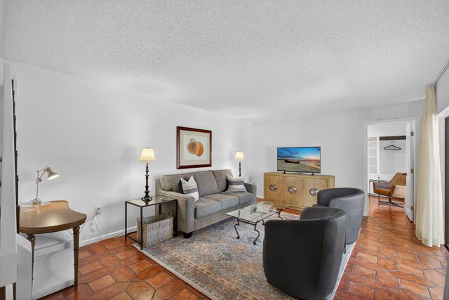 1700 Embassy Drive 103, West Palm Beach, FL 33401