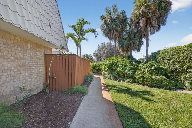 1700 Embassy Drive 103, West Palm Beach, FL 33401