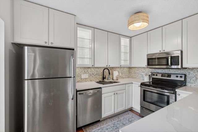 1700 Embassy Drive 103, West Palm Beach, FL 33401