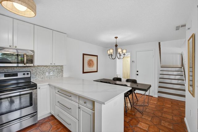 1700 Embassy Drive 103, West Palm Beach, FL 33401