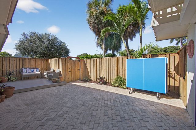 1700 Embassy Drive 103, West Palm Beach, FL 33401