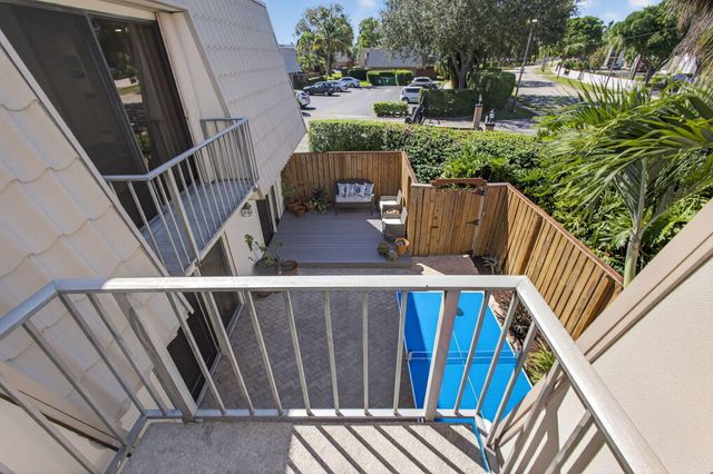 1700 Embassy Drive 103, West Palm Beach, FL 33401
